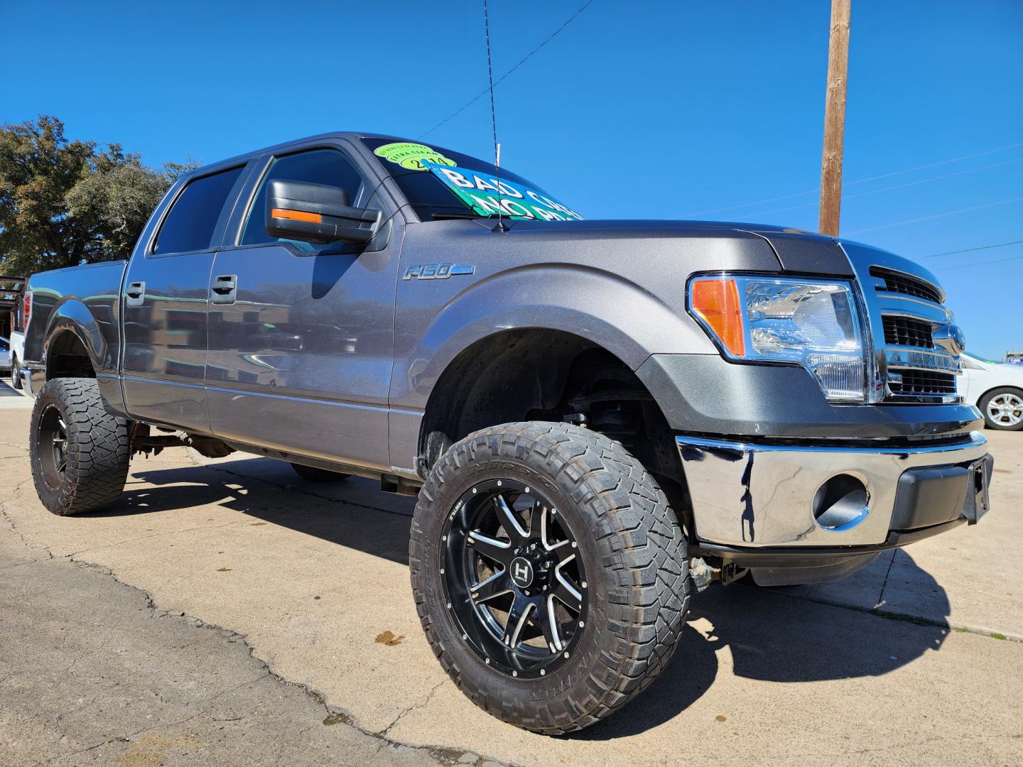 2014 GRAY Ford F-150 XLT SuperCrew (1FTEW1CM4EF) with an 3.7L V6 DOHC 24V engine, 6-Speed Automatic transmission, located at 2660 S.Garland Avenue, Garland, TX, 75041, (469) 298-3118, 32.885551, -96.655602 - Welcome to DallasAutos4Less, one of the Premier BUY HERE PAY HERE Dealers in the North Dallas Area. We specialize in financing to people with NO CREDIT or BAD CREDIT. We need proof of income, proof of residence, and a ID. Come buy your new car from us today!! This is a very well cared for 2014 FO - Photo#1